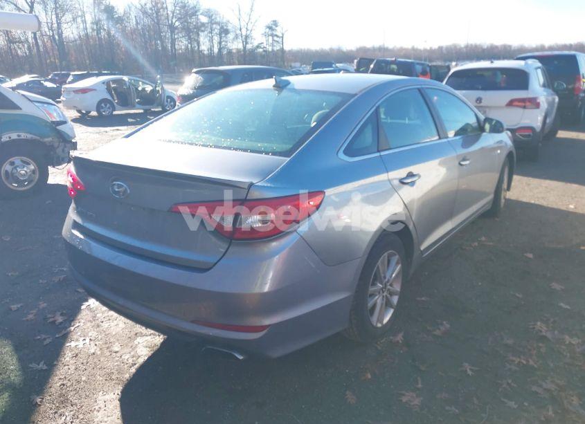 Photo 4 of 2015 Hyundai Sonata SE (VIN 5NPE24AF9FH202907)