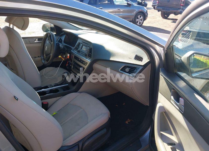 Photo 5 of 2015 Hyundai Sonata SE (VIN 5NPE24AF9FH202907)