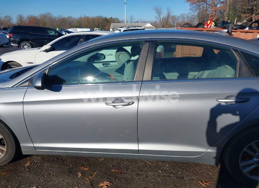 Photo 6 of 2015 Hyundai Sonata SE (VIN 5NPE24AF9FH202907)