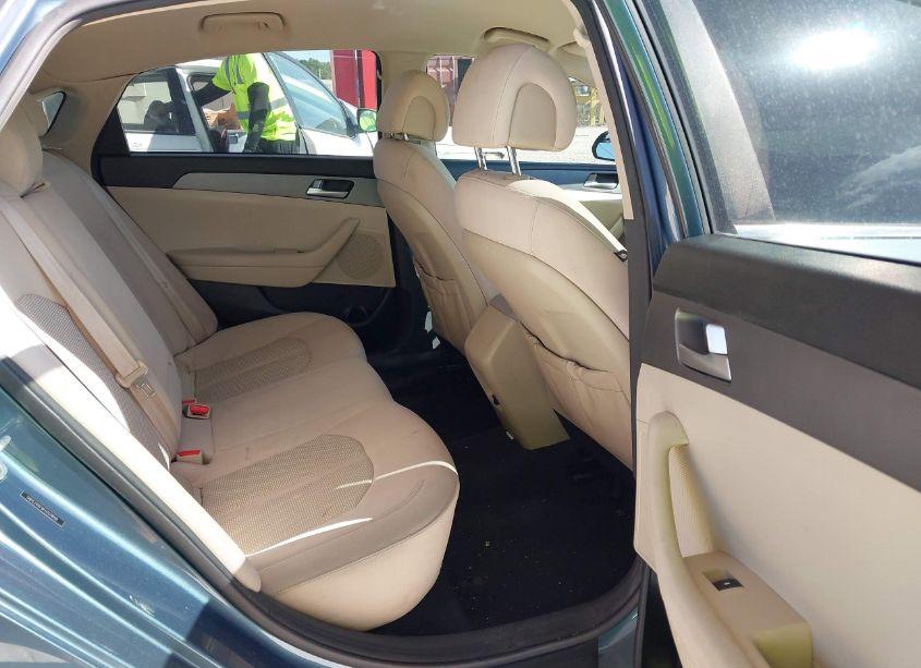 Photo 8 of 2015 Hyundai Sonata SE (VIN 5NPE24AF9FH203698)