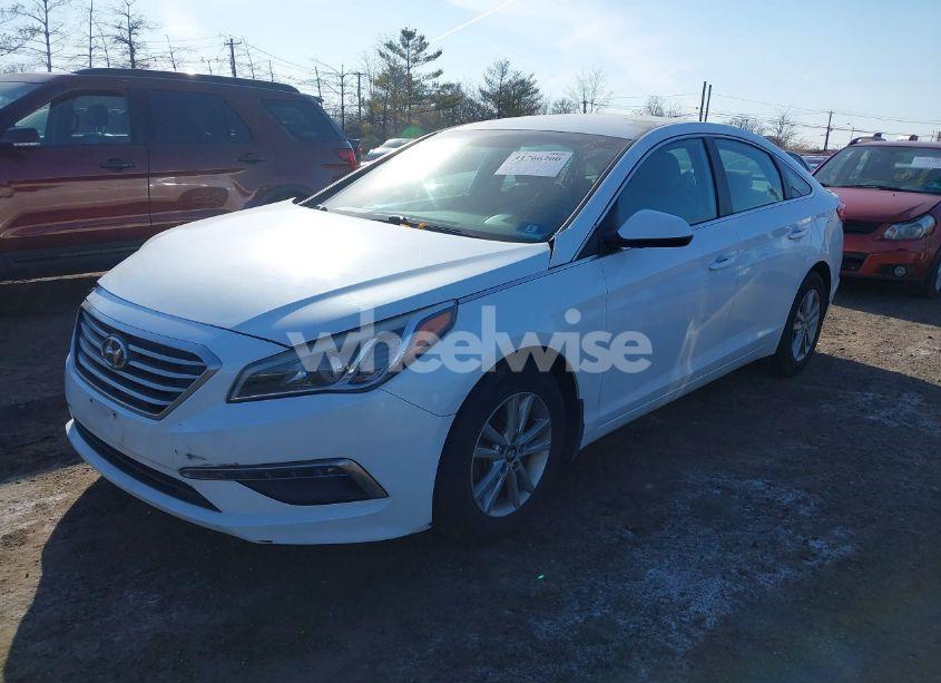 Photo 2 of 2015 Hyundai Sonata SE (VIN 5NPE24AF9FH206486)