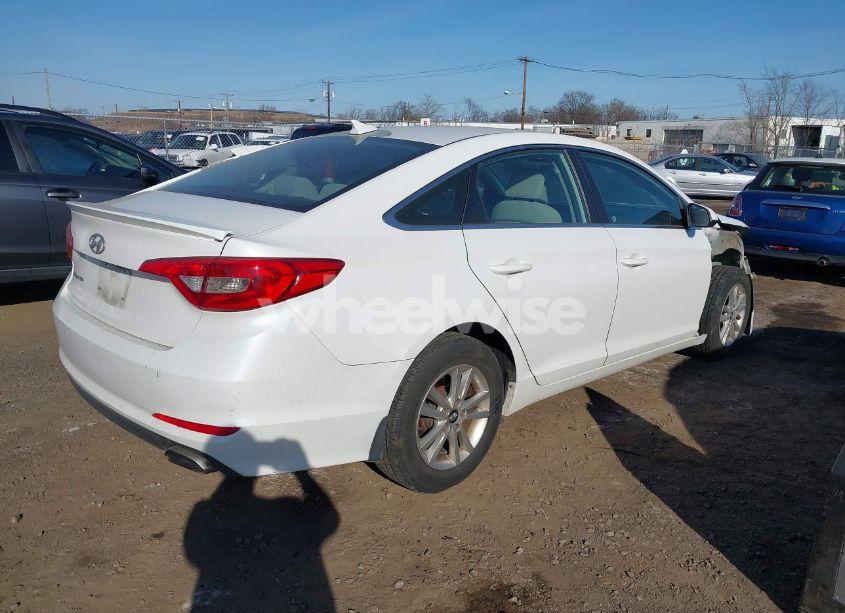 Photo 4 of 2015 Hyundai Sonata SE (VIN 5NPE24AF9FH206486)