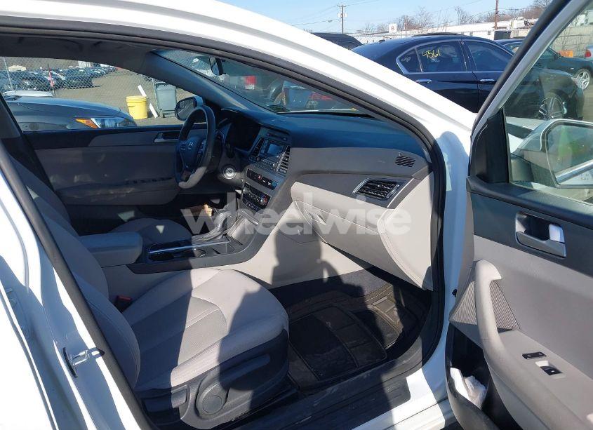 Photo 5 of 2015 Hyundai Sonata SE (VIN 5NPE24AF9FH206486)