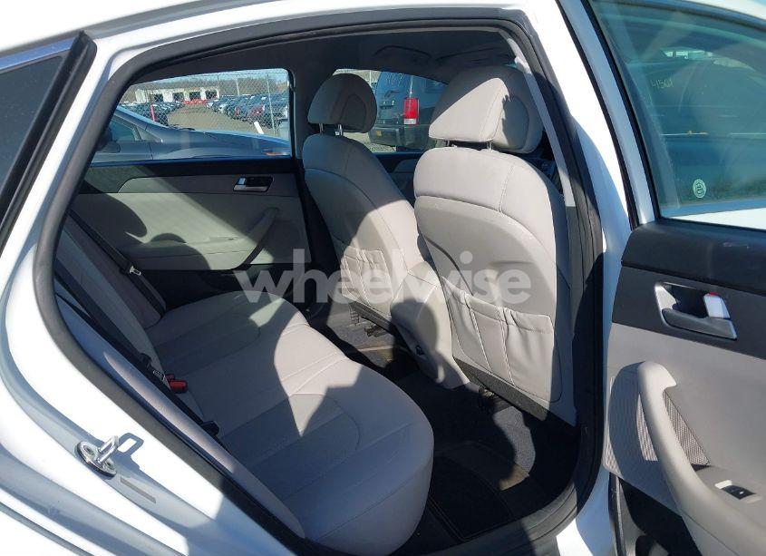 Photo 8 of 2015 Hyundai Sonata SE (VIN 5NPE24AF9FH206486)