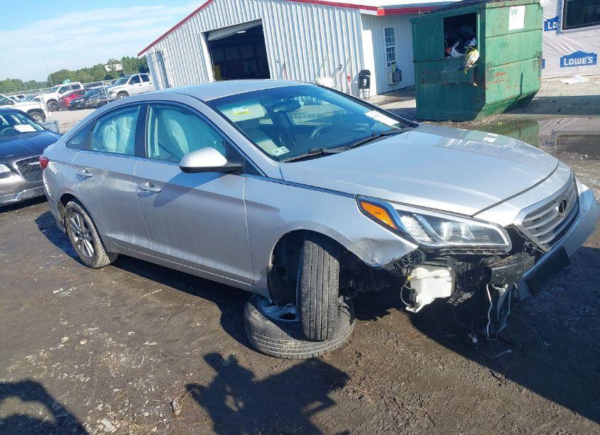 2015 Hyundai Sonata SE (VIN 5NPE24AF9FH207153) main photo