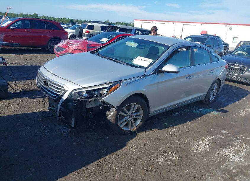 Photo 2 of 2015 Hyundai Sonata SE (VIN 5NPE24AF9FH207153)