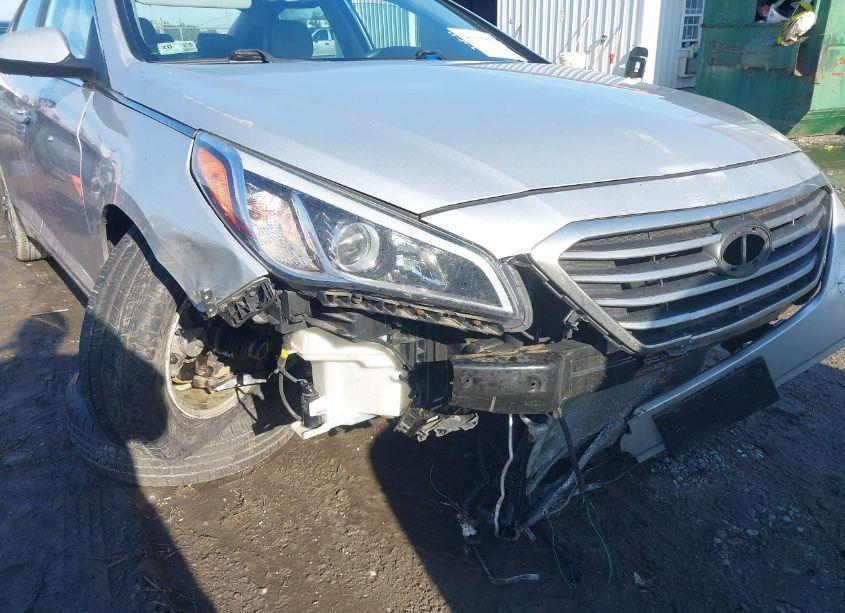 Photo 6 of 2015 Hyundai Sonata SE (VIN 5NPE24AF9FH207153)