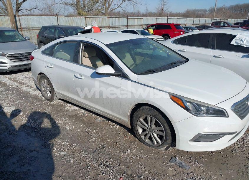 2015 Hyundai Sonata SE (VIN 5NPE24AF9FH209050) main photo