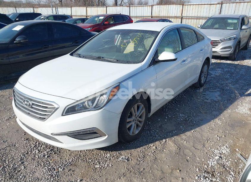 Photo 2 of 2015 Hyundai Sonata SE (VIN 5NPE24AF9FH209050)