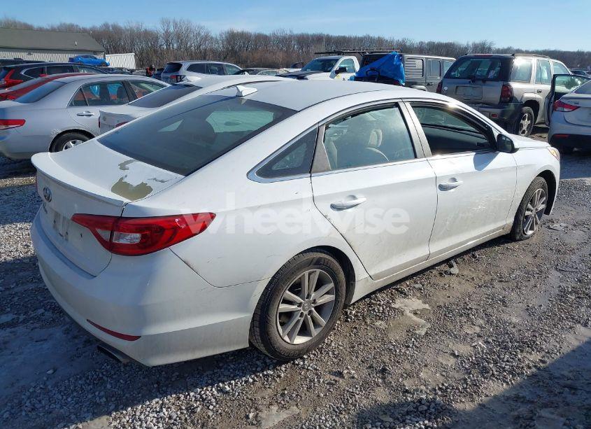 Photo 4 of 2015 Hyundai Sonata SE (VIN 5NPE24AF9FH209050)