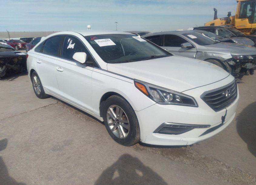 2015 Hyundai Sonata SE (VIN 5NPE24AF9FH226513) main photo