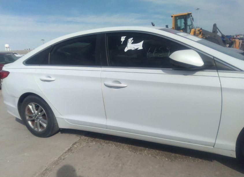 Photo 13 of 2015 Hyundai Sonata SE (VIN 5NPE24AF9FH226513)