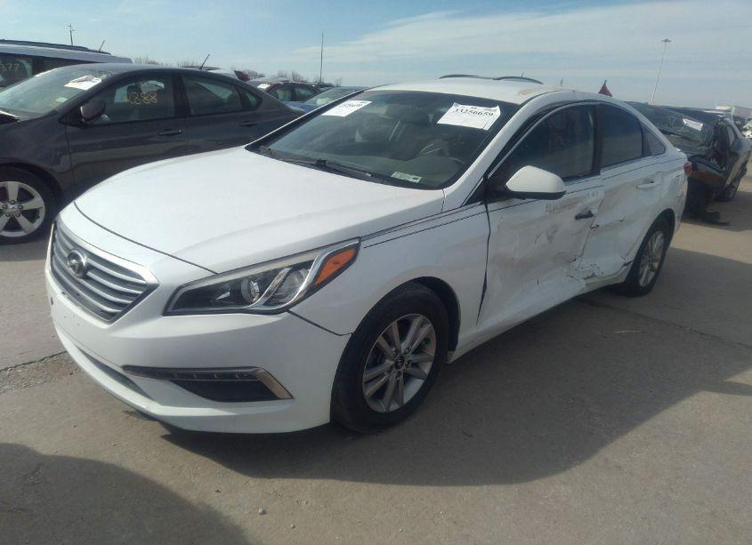 Photo 2 of 2015 Hyundai Sonata SE (VIN 5NPE24AF9FH226513)