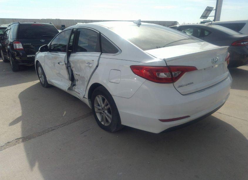 Photo 3 of 2015 Hyundai Sonata SE (VIN 5NPE24AF9FH226513)