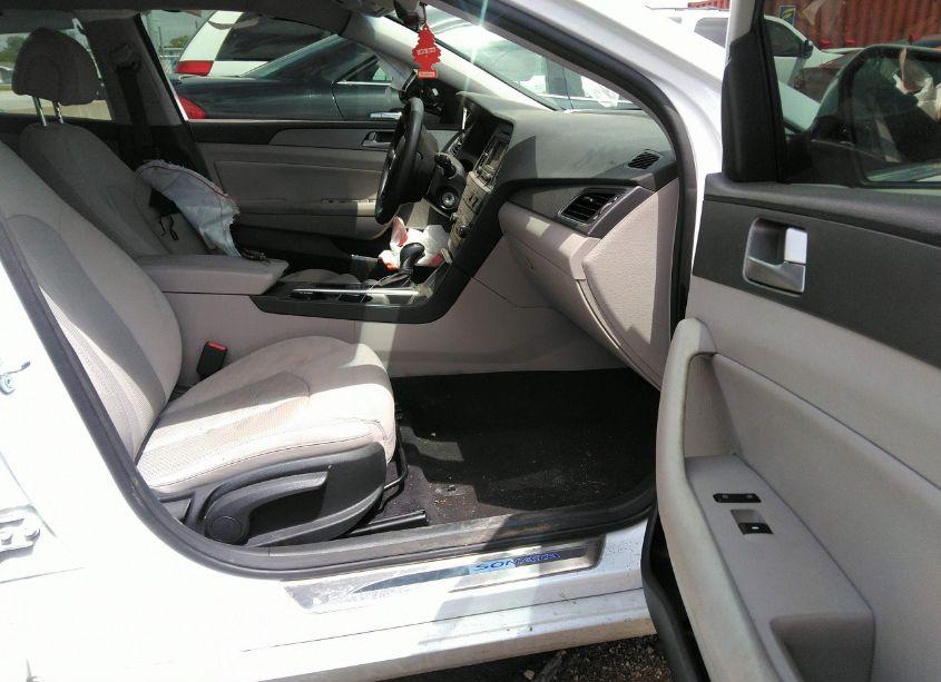Photo 5 of 2015 Hyundai Sonata SE (VIN 5NPE24AF9FH226513)