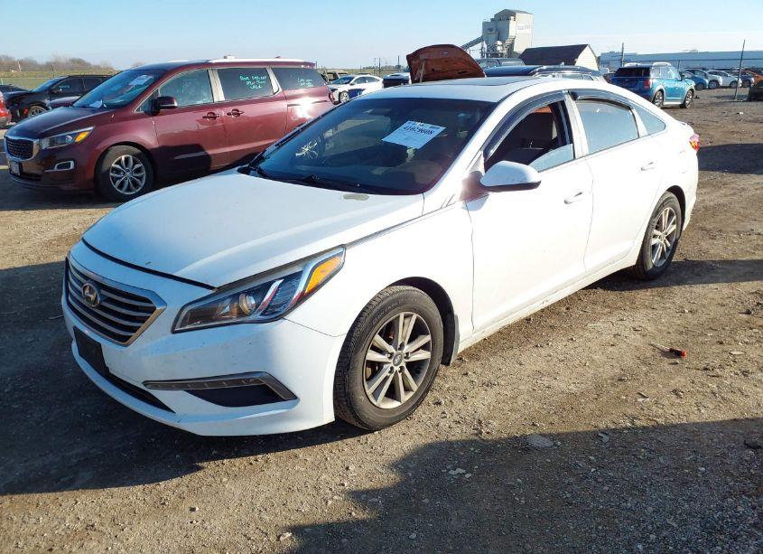 Photo 2 of 2015 Hyundai Sonata SE (VIN 5NPE24AF9FH228066)