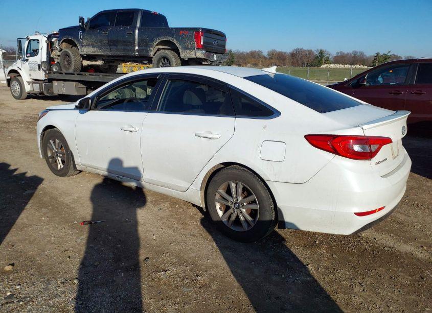 Photo 3 of 2015 Hyundai Sonata SE (VIN 5NPE24AF9FH228066)