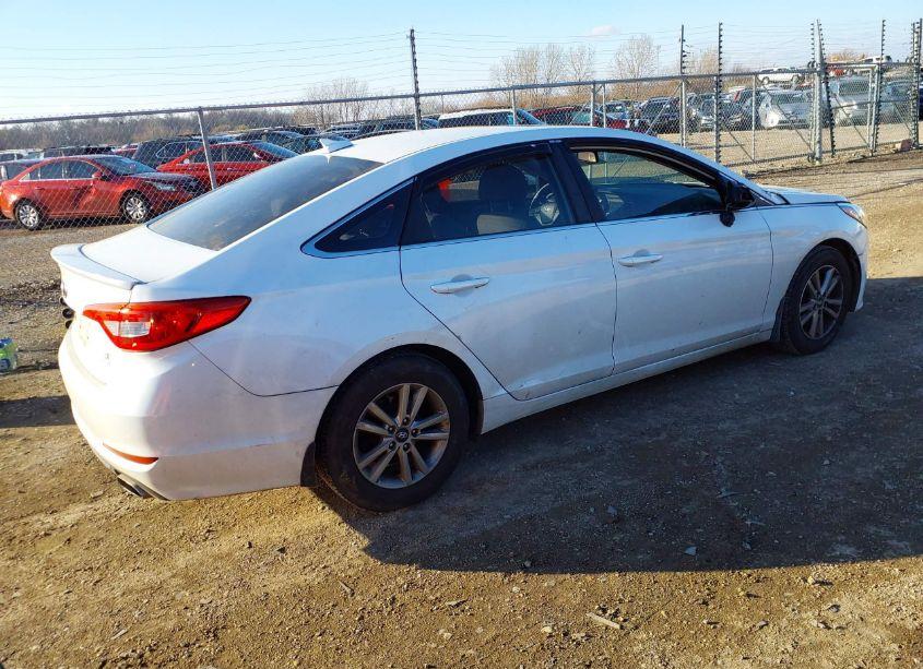 Photo 4 of 2015 Hyundai Sonata SE (VIN 5NPE24AF9FH228066)