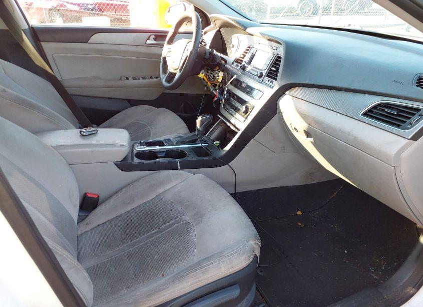 Photo 5 of 2015 Hyundai Sonata SE (VIN 5NPE24AF9FH228066)