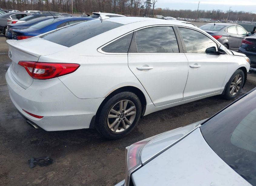 Photo 4 of 2015 Hyundai Sonata SE (VIN 5NPE24AF9FH246065)