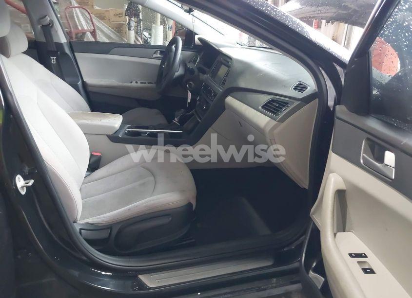 Photo 5 of 2016 Hyundai Sonata SE (VIN 5NPE24AF9GH281044)