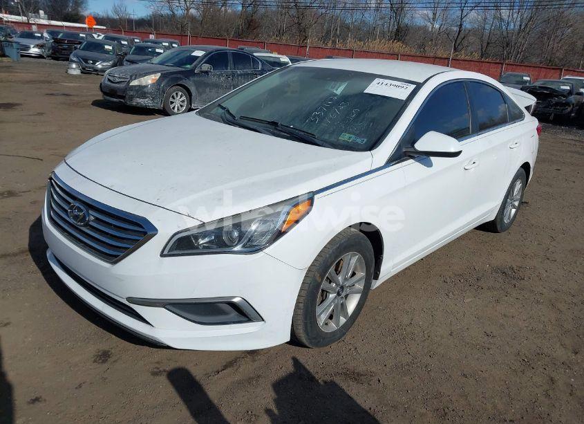 Photo 2 of 2016 Hyundai Sonata SE (VIN 5NPE24AF9GH290665)