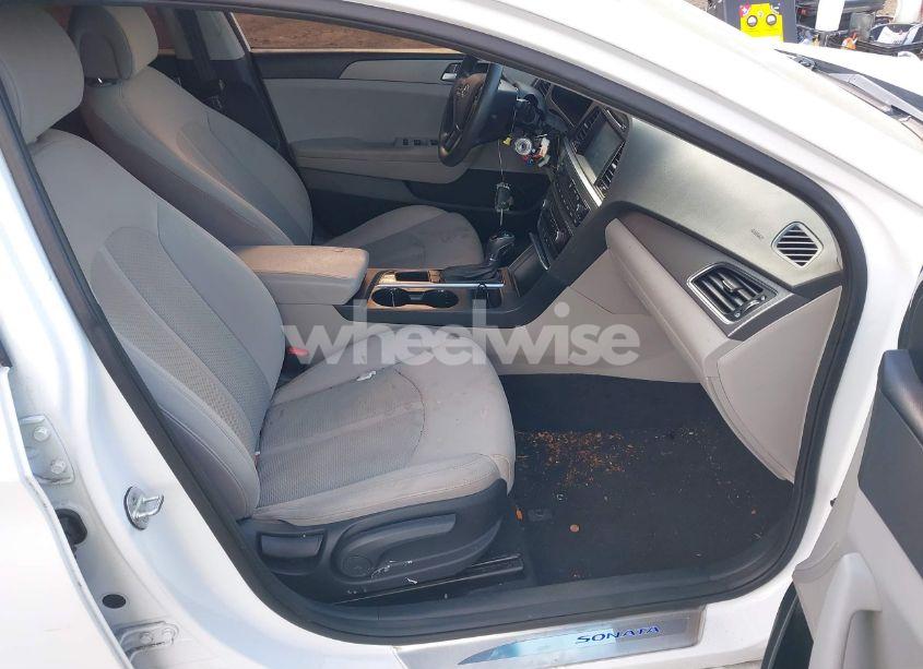 Photo 5 of 2016 Hyundai Sonata SE (VIN 5NPE24AF9GH290665)