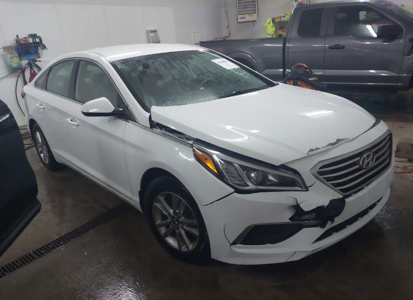 2016 Hyundai Sonata SE (VIN 5NPE24AF9GH298796) main photo