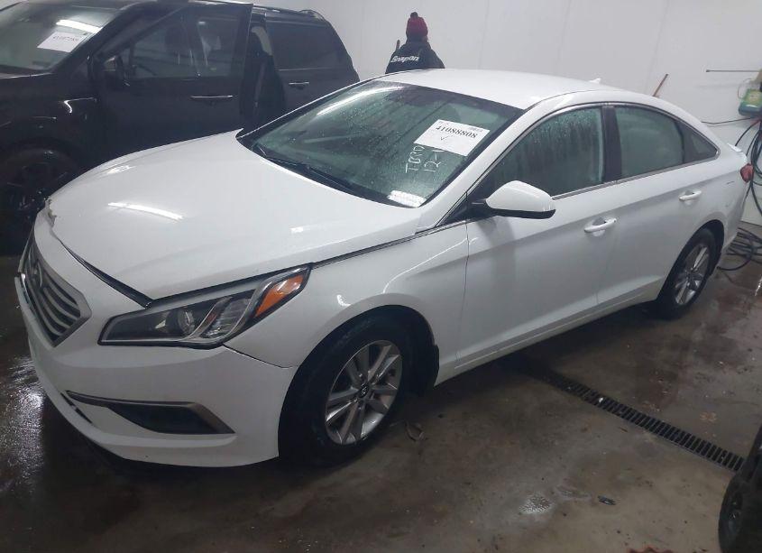 Photo 2 of 2016 Hyundai Sonata SE (VIN 5NPE24AF9GH298796)