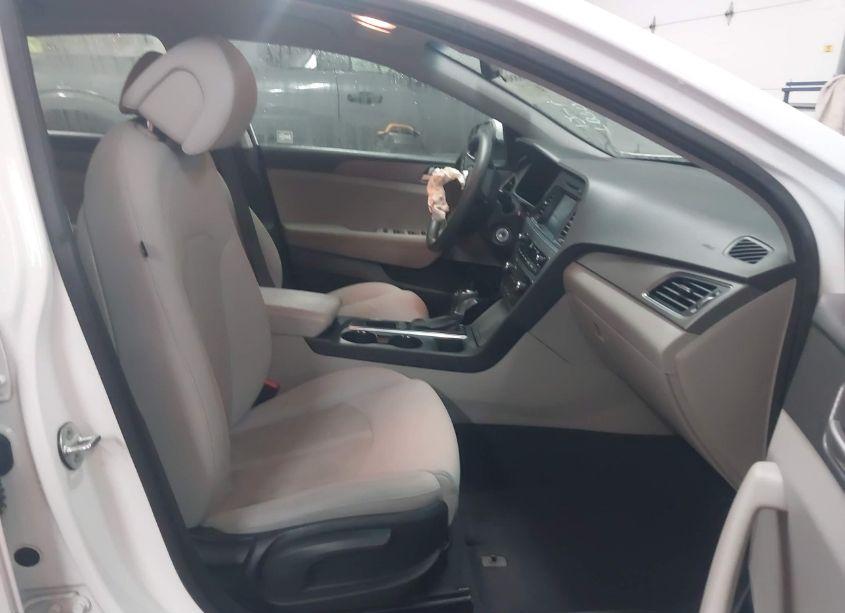 Photo 5 of 2016 Hyundai Sonata SE (VIN 5NPE24AF9GH298796)