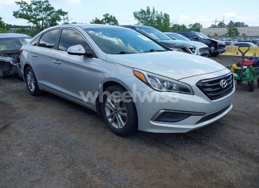 2016 Hyundai Sonata SE (VIN 5NPE24AF9GH300661) main photo