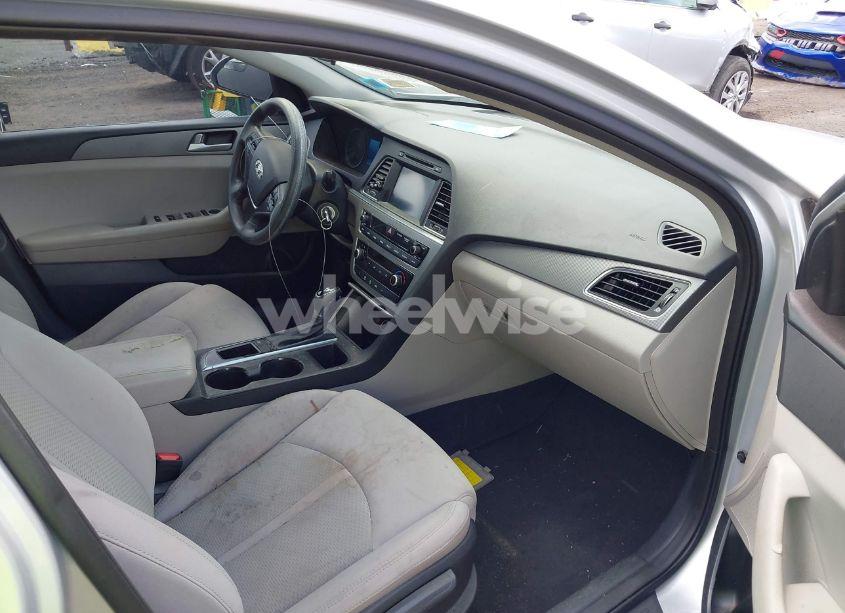 Photo 5 of 2016 Hyundai Sonata SE (VIN 5NPE24AF9GH300661)
