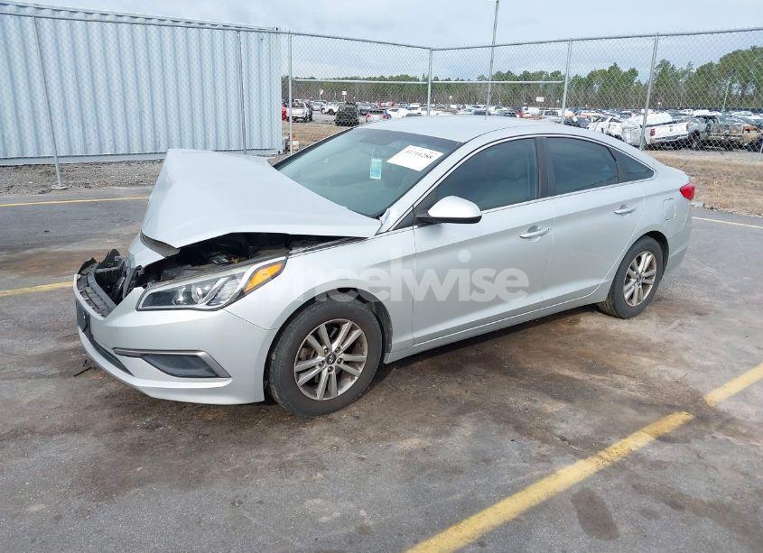 Photo 2 of 2016 Hyundai Sonata SE (VIN 5NPE24AF9GH309554)
