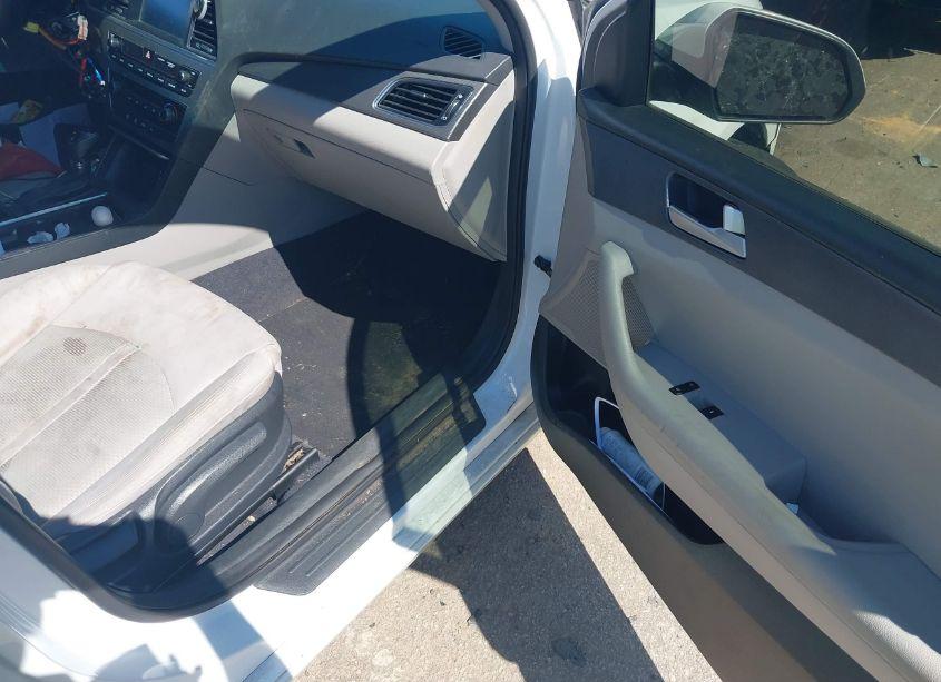 Photo 5 of 2016 Hyundai Sonata SE (VIN 5NPE24AF9GH316715)