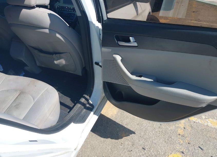 Photo 8 of 2016 Hyundai Sonata SE (VIN 5NPE24AF9GH316715)