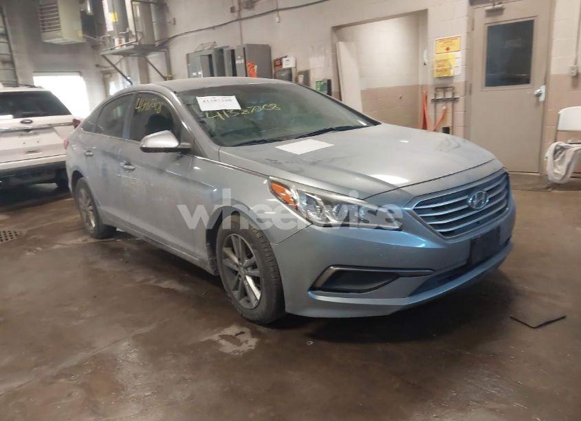 2016 Hyundai Sonata SE (VIN 5NPE24AF9GH326824) main photo