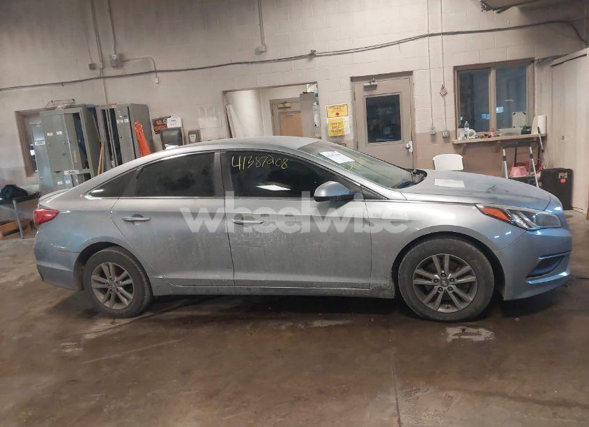 Photo 13 of 2016 Hyundai Sonata SE (VIN 5NPE24AF9GH326824)