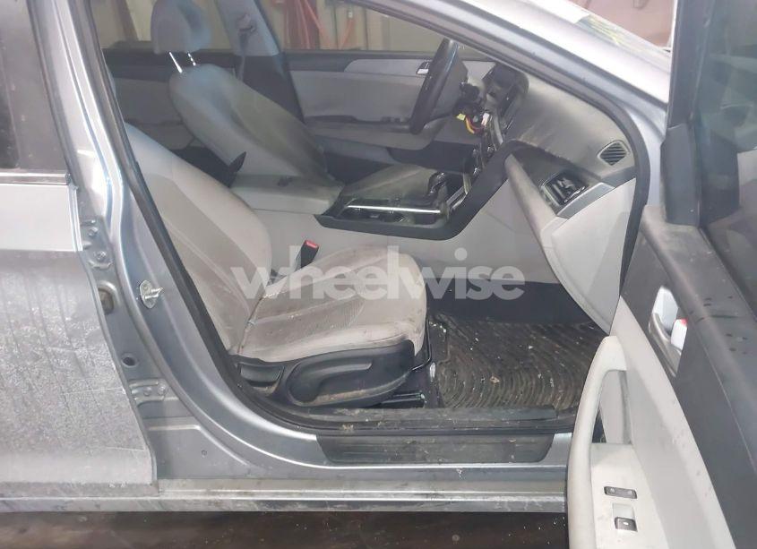 Photo 5 of 2016 Hyundai Sonata SE (VIN 5NPE24AF9GH326824)