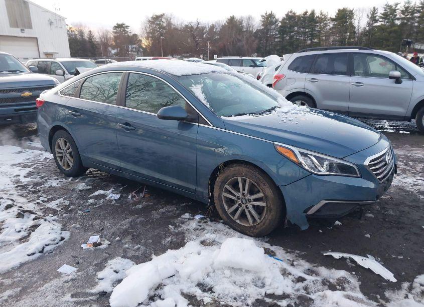 2016 Hyundai Sonata SE (VIN 5NPE24AF9GH329951) main photo