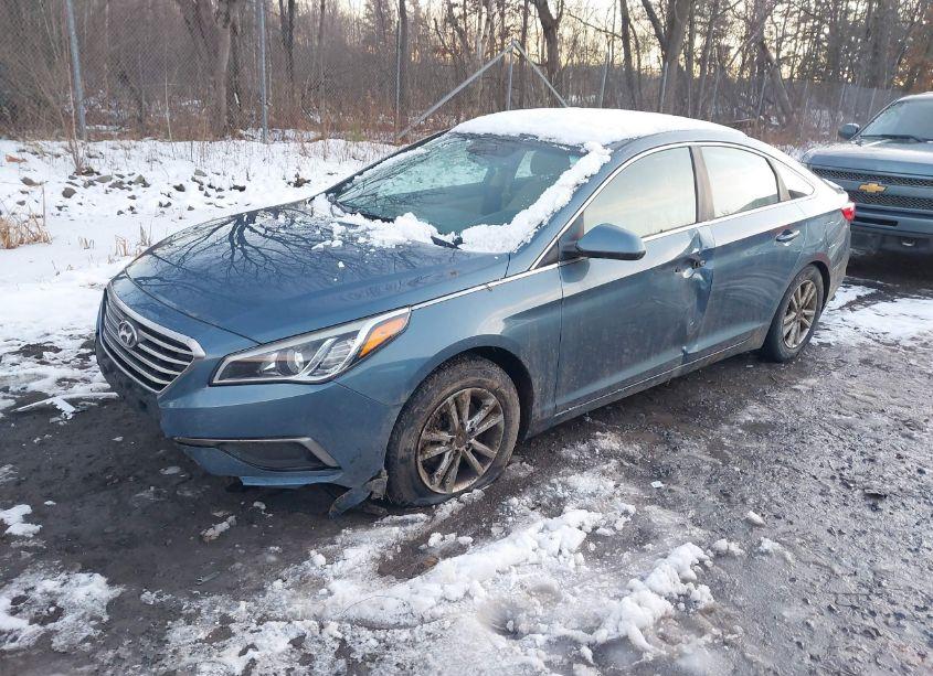 Photo 2 of 2016 Hyundai Sonata SE (VIN 5NPE24AF9GH329951)