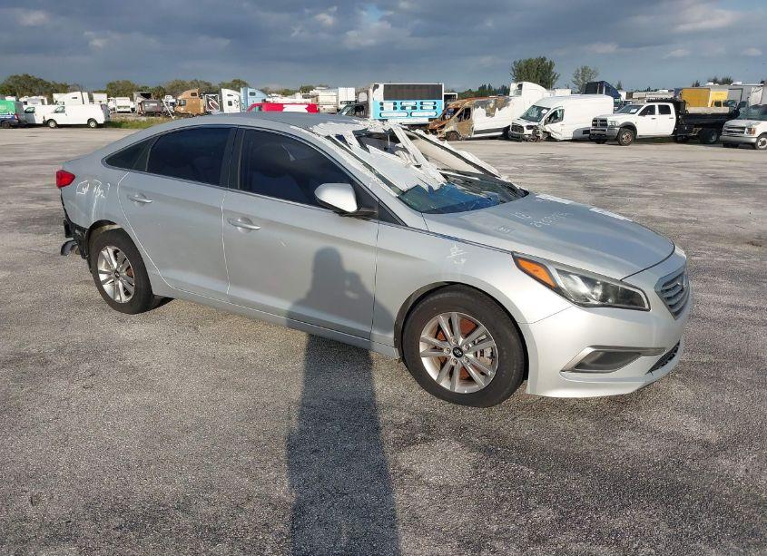 2016 Hyundai Sonata SE (VIN 5NPE24AF9GH338469) main photo