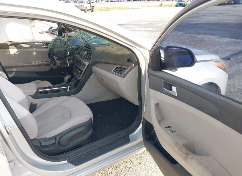 Photo 5 of 2016 Hyundai Sonata SE (VIN 5NPE24AF9GH338469)