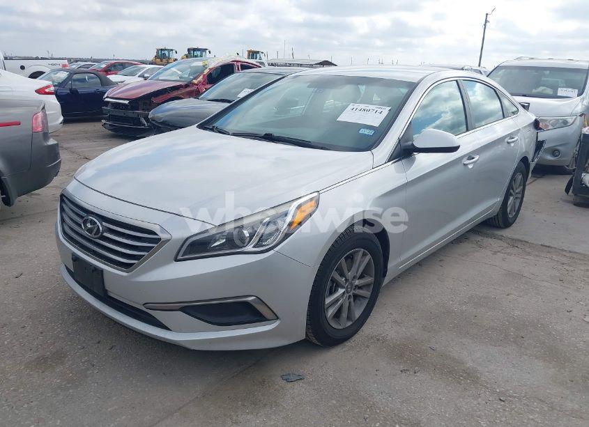Photo 2 of 2016 Hyundai Sonata SE (VIN 5NPE24AF9GH349200)