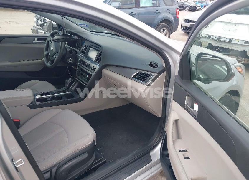 Photo 5 of 2016 Hyundai Sonata SE (VIN 5NPE24AF9GH349200)