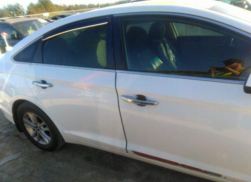 Photo 13 of 2016 Hyundai Sonata SE (VIN 5NPE24AF9GH353702)