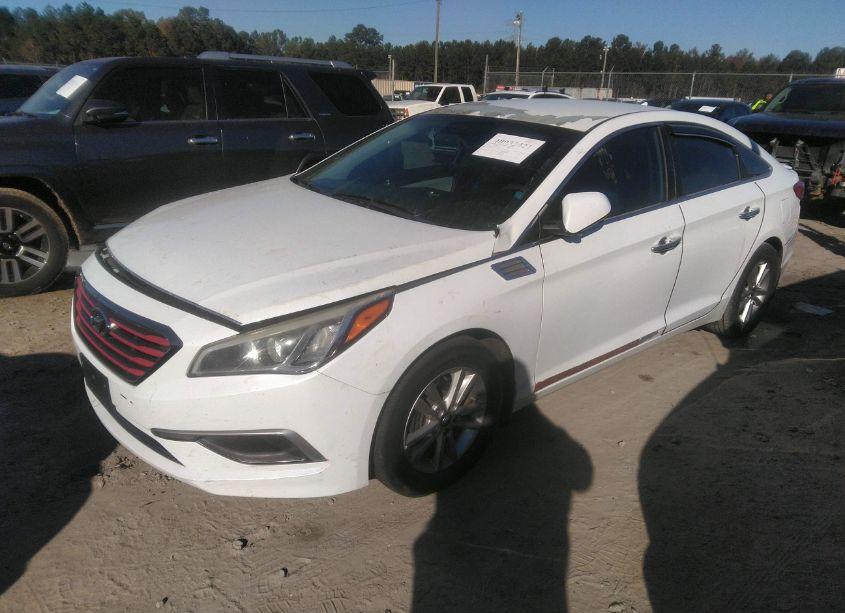 Photo 2 of 2016 Hyundai Sonata SE (VIN 5NPE24AF9GH353702)