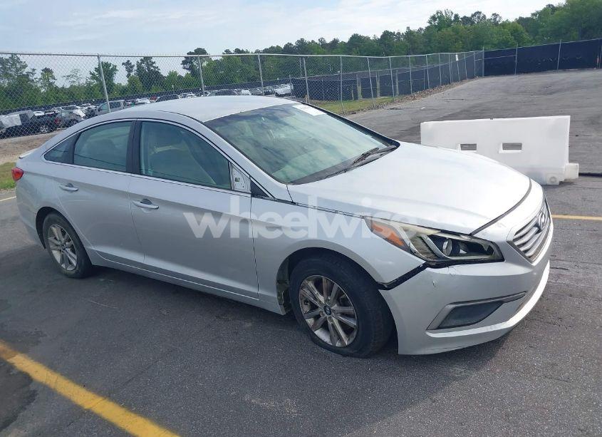2016 Hyundai Sonata SE (VIN 5NPE24AF9GH355823) main photo