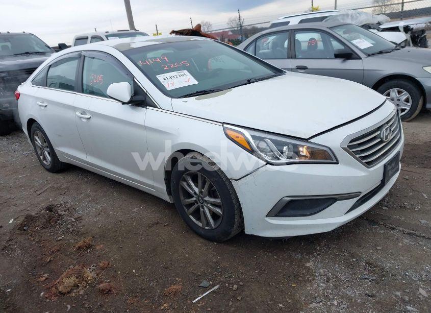 2016 Hyundai Sonata SE (VIN 5NPE24AF9GH373982) main photo