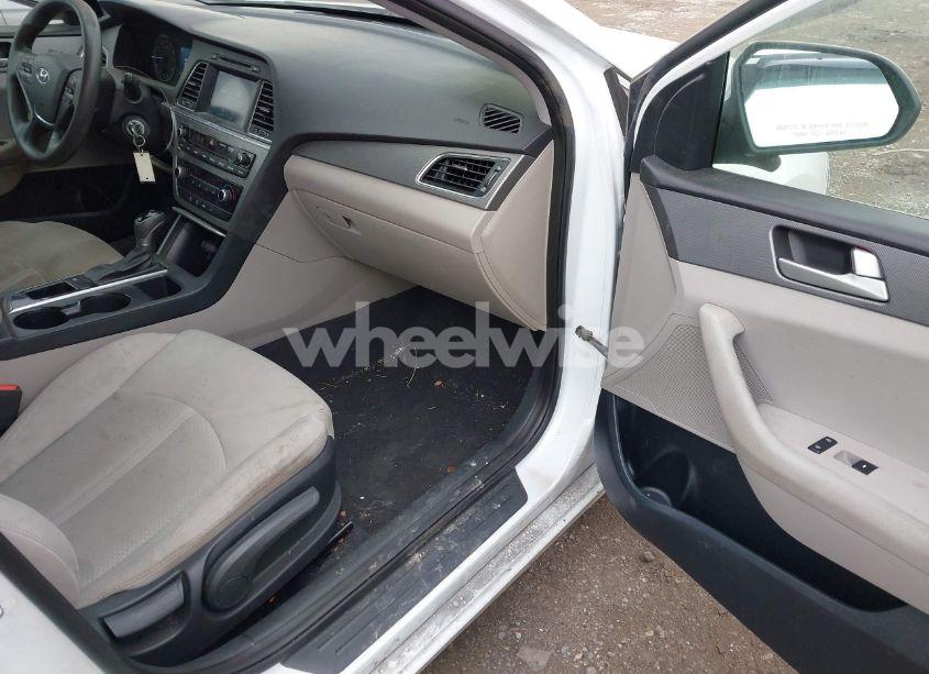Photo 5 of 2016 Hyundai Sonata SE (VIN 5NPE24AF9GH373982)