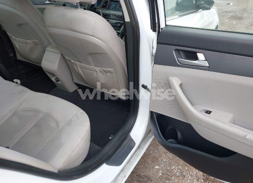 Photo 8 of 2016 Hyundai Sonata SE (VIN 5NPE24AF9GH373982)